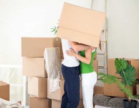 Customer receiving a storage booking confirmation at the start of service terms